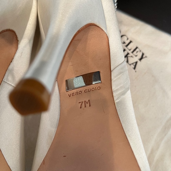 NIB Badgley Mischka Eavan Open Toe Wedding White Satin Pumps/Heels - Picture 11 of 13